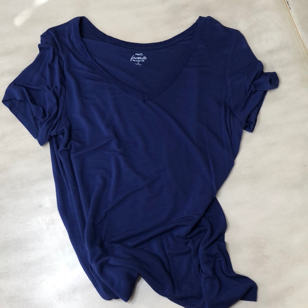 V-neck relaxed tee